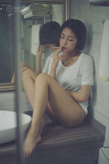 下贱妓女抽打扒开打花蒂